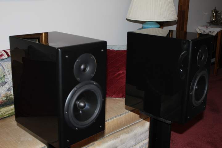 AV123 X-LS Encore Left Front w/o Grills 1 of 2