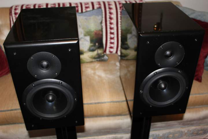AV-123 X-LS Encore Front view with grills off.
