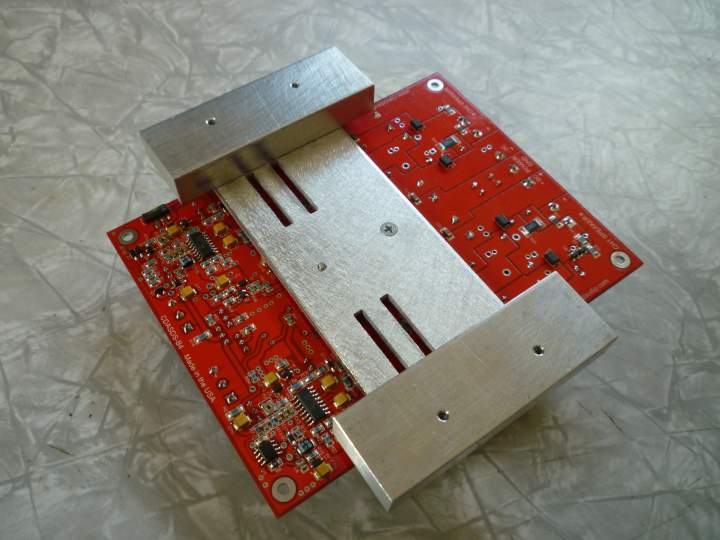 New SDS-450 amp module with improved heat handling capabilities to prevent premature tripping of the protection circuit. Larger heatsink pontoons and additional mass underneath the PCB.