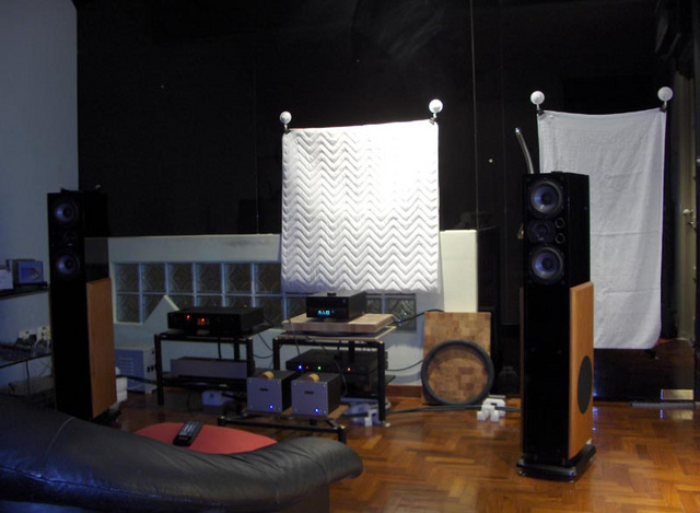 The spare inner tube and chopping block are for the preamp.