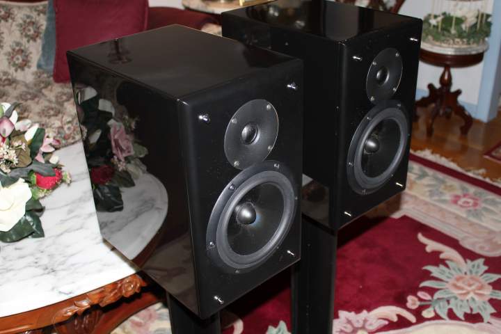 AV-123 X-LS Encores - Front Left View