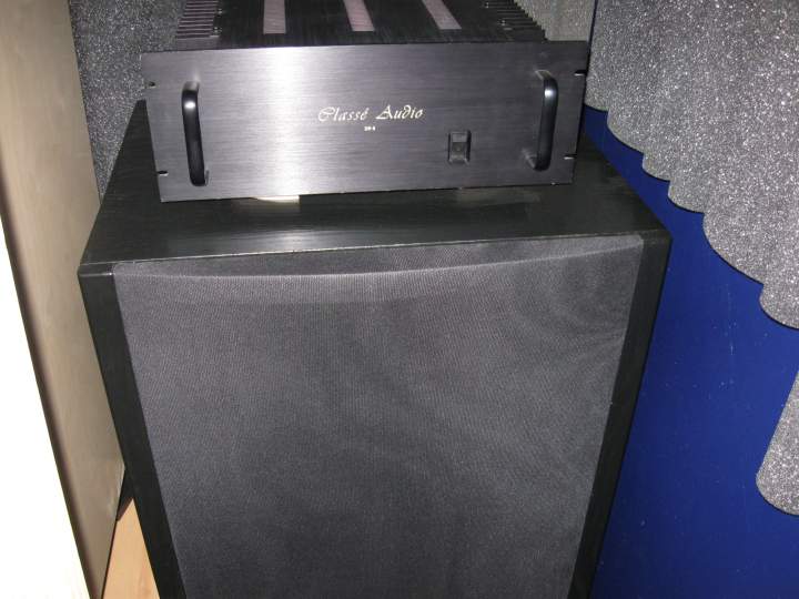 Classé amp bridged mono for 300w drive