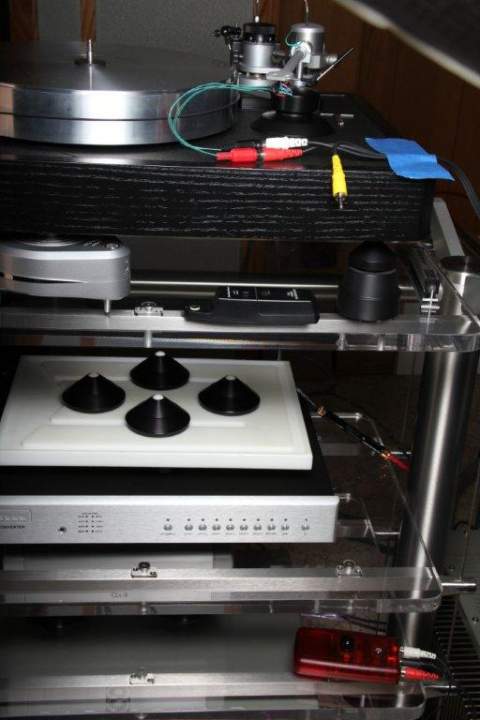 VPI Classic with Stillpoints cone atop VPI foot