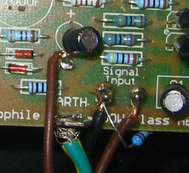 2k7 resistor from top to bottom of board