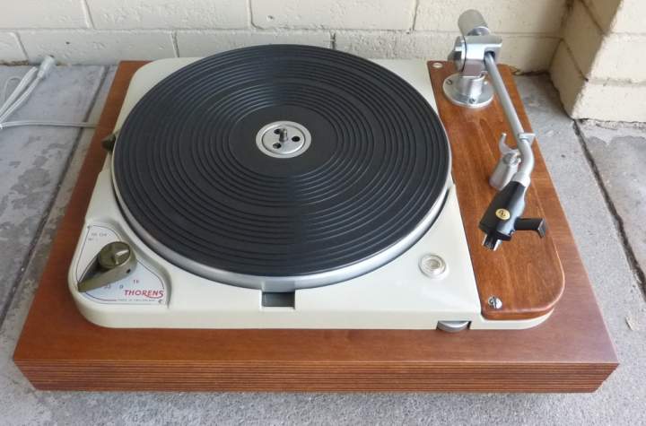 Thorens TD-124
refurbished, with DIY plinth