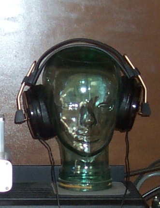 Headphone stand