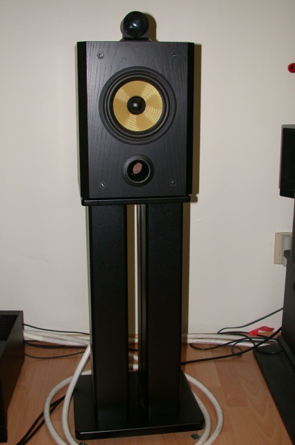 B&W Matrix 805 on Skylan stands