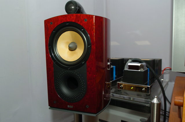 B&W speaker