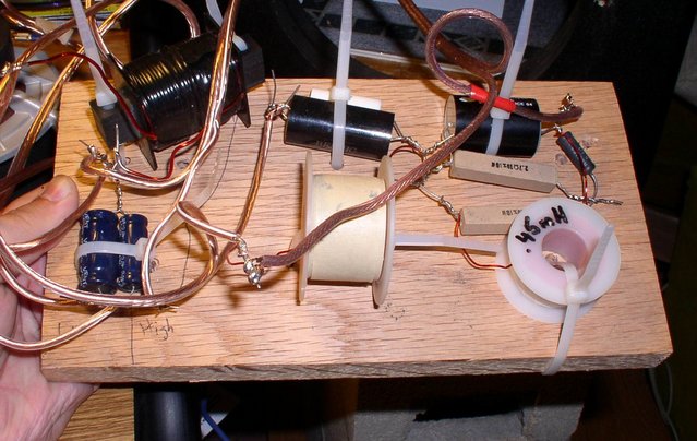 AV-2 crossover without most of the tweeter compensation circuit - What a mess, just like the room. The tweeter compensation circuit is where the tweeter is.
