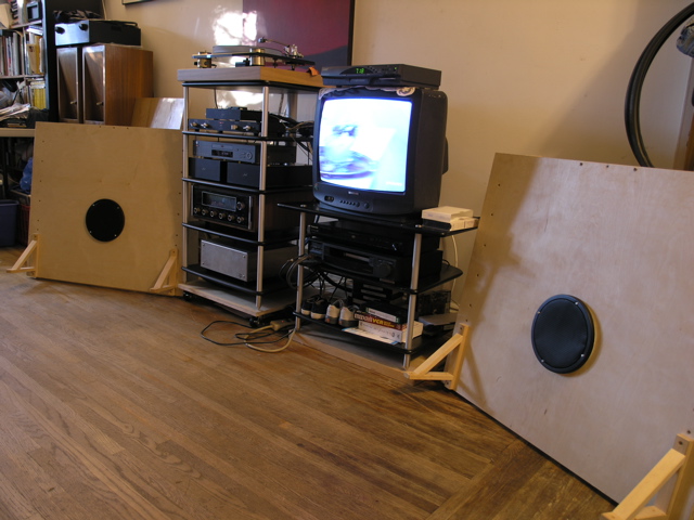 JE Labs open baffle based system as of 7 21 2006 - Not the champ of extremes, but brother, the midrange sound of vintage Altecs is ravishing, the lows are not bad either, with the help of the Infinity Intermezzo 1.2S subwoofer (1000 watts bash amplifier)...See the previous FTA-2000s punished against the wall, along with my First Sound Paramount HotRod MKII as its head.