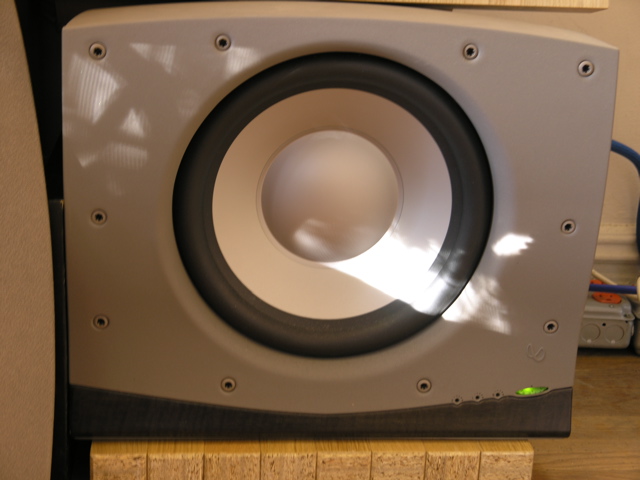 Infinity Intermezzo 1.2S subwoofer with 1000 watt Bash amplifier...Metal sandwiched 12" driver