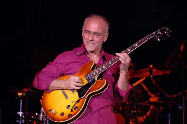 Larry Carlton