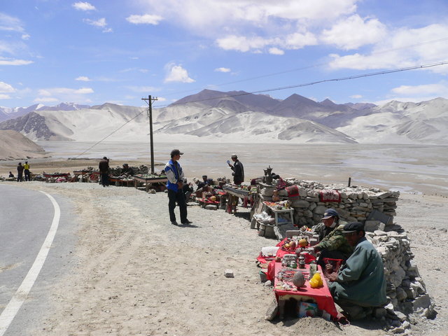 Traders at the Karakoram Hwy