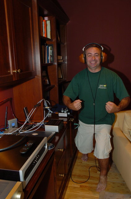 tvyankee listening to the Sony MZR-R10
