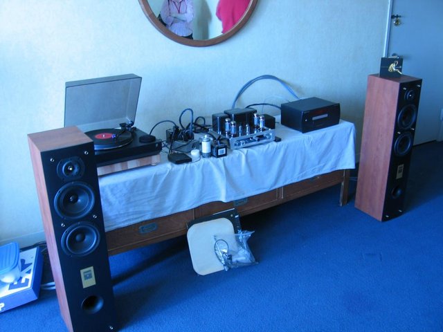 Audio Karma Fest 2006 - I was able to display my system at the festival. It was a great success and a pleasure to be able to share it with so many different people.
