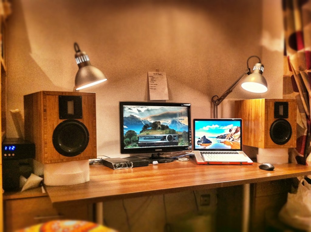 Vapor Vayus - Pair on Desk
