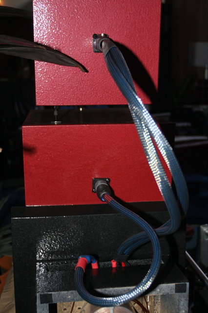 GeerS eVe II Back Side - With SpeakOn Connectors on the T/M and Bass