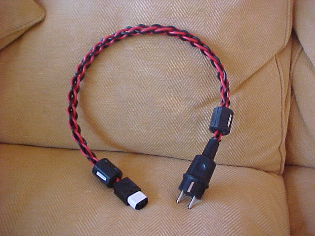 Braided powercable with IEC and ferrites