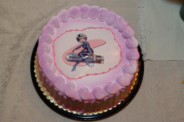 Nice tube logo on the cake