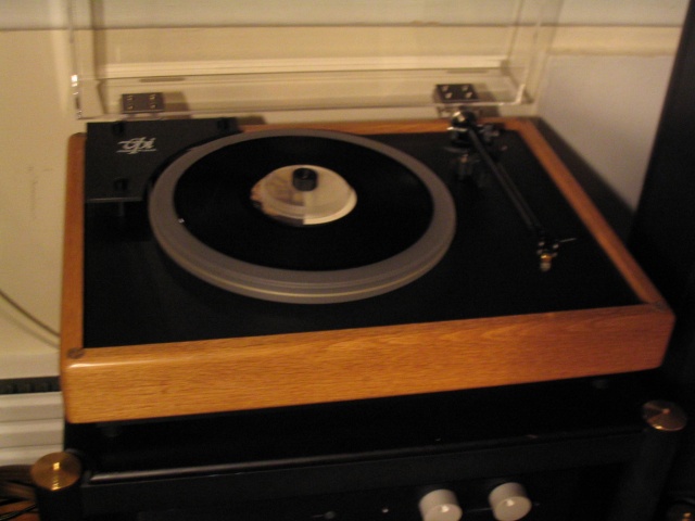 VPI HW-19 Jr., RB300 blurry close-up
