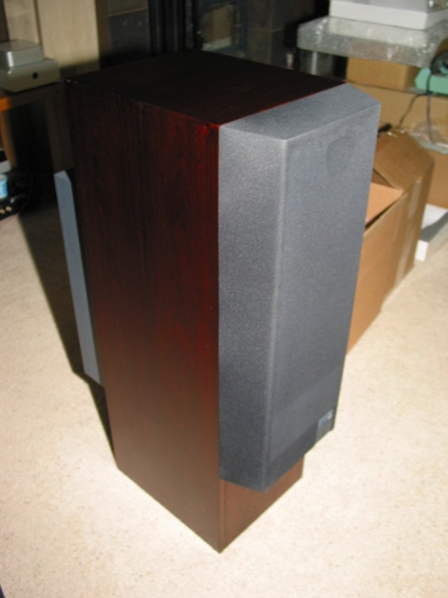 KEF 1leftside