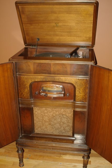1929 RCA Victor RE-45 - got two ! soon enough, I'll be enjoying Push-Pull 45's and field coil yumminess : )