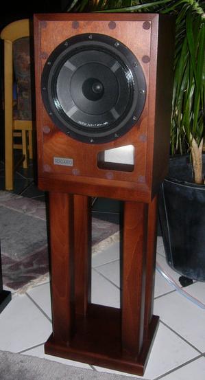 Tocaro 40 - A Rehdeko "brainchild" speaker.
Single driver, no crossover.
Very efficient!!!