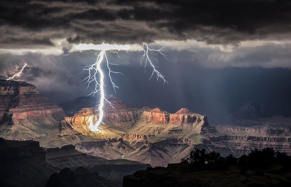 grand-canyon-lightning-strike-1