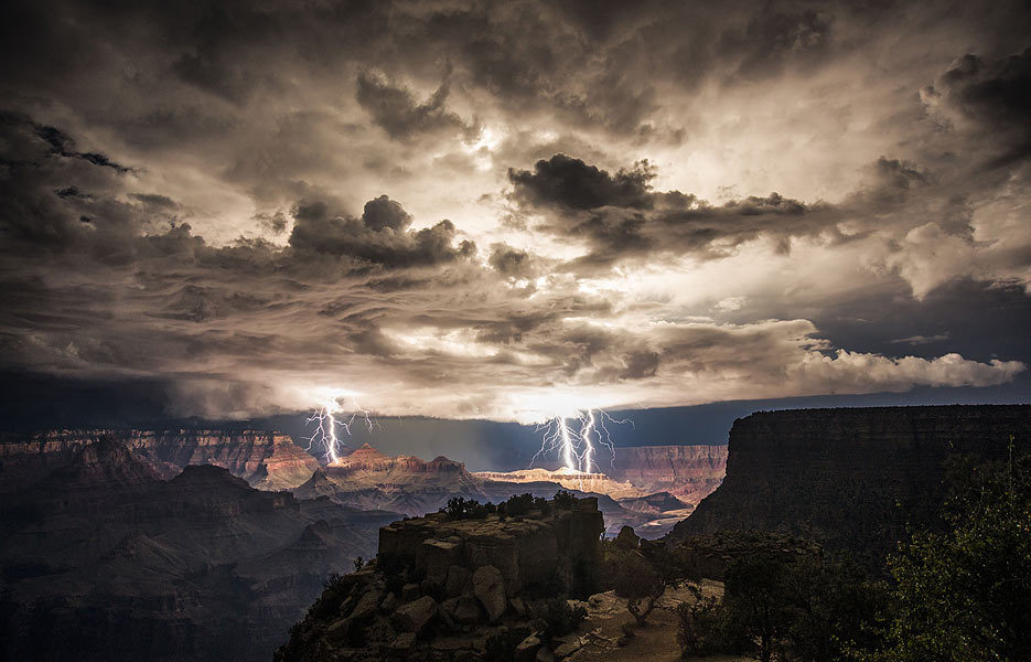 grand-canyon-lightning-strike