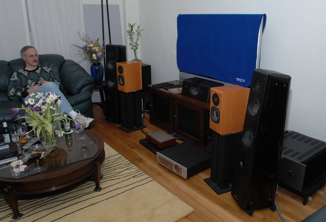 Sonus Faber, Vienna Acoustic Haydin, Rollo's passive pre and Cayin CDplayer connected to BAT VK-500 amp
