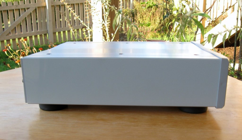 Rega DAC side 1