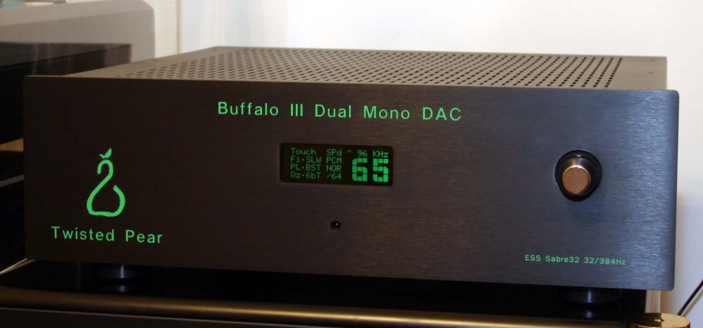 My diy Twisted Buffalo Dual Mono DAC. HiFi2000 Pesante chassis, machining by modushop. Remote