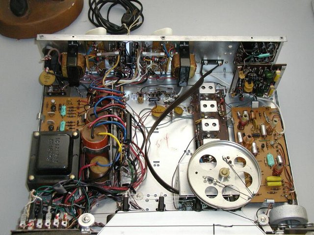 Harmon Kardon Model 200 inside