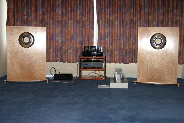 Venus HiFi Room - Cain & Cain Wall of Sound side-vented horns.
