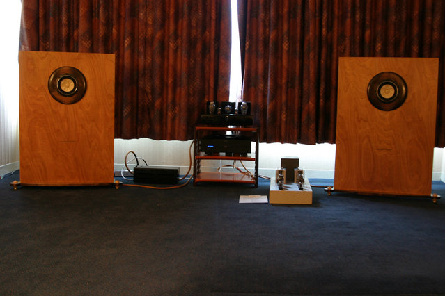 Venus HiFi Room - Cain & Cain speakers with Melody electronics