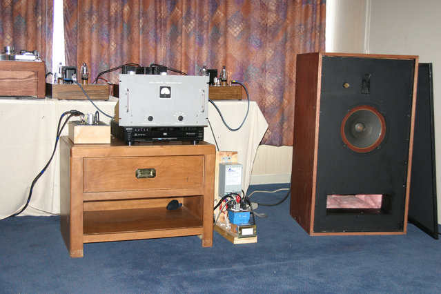 AK Member Room - Mr Classicman - That looks like a big power amp, but it's just the preamp built into an extra (albeit large) chassis he had around. Electrovoice SP12 speakers.