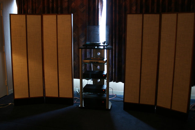 AK Member Room - Cosmos - Dual pair of KLH9 electrostatics with Audio by Van Alstine electronics ... great sounding system!