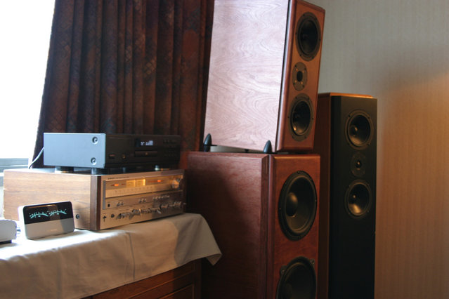 AK Member Room - Speedle - HTguide.com DIY speakers, classic Pioneer receiver.