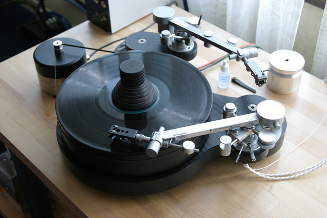 High Water Audio Room - Raven turntable? Anyone know what arms those are?