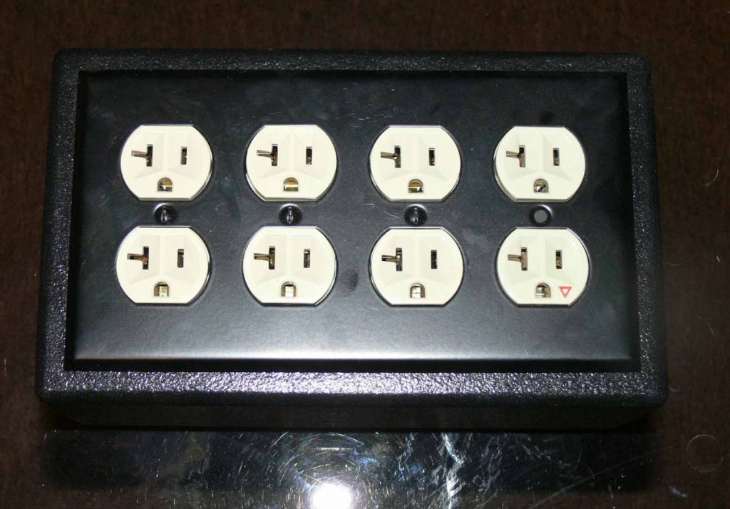 4 outlet MiniBuss