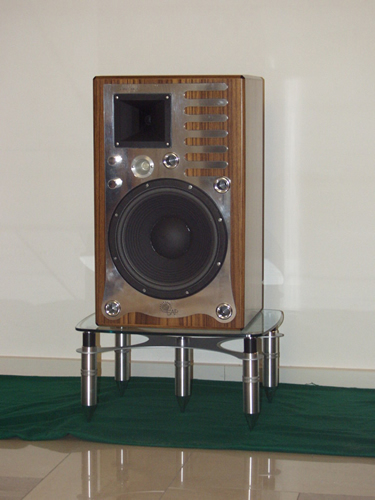 S.A.P J-2001 Mark II - Spruce beauty
97db sensitive speaker from Italy.
Punch madness and extreme clarity!
Dynamic like a small nuke.

I like this maker of speakers! 
State of the speaker art!