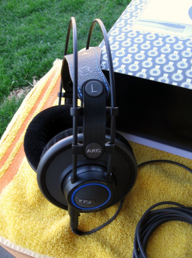 AKG 1