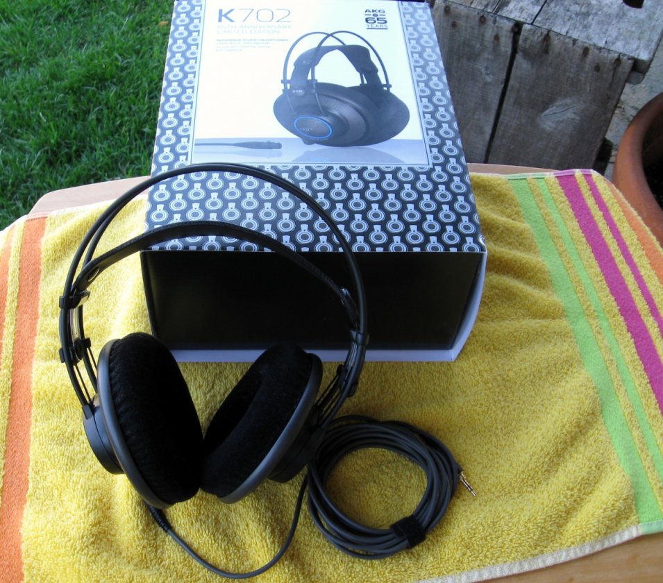 AKG 2