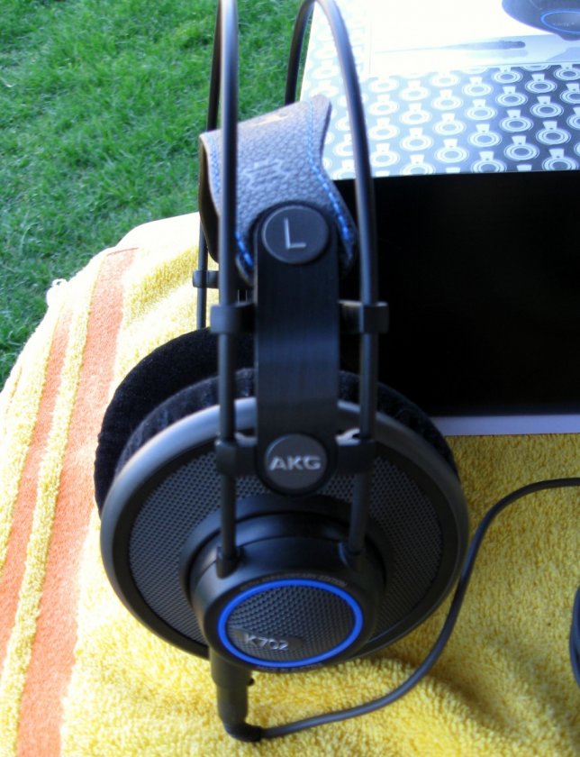 AKG 3