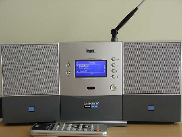 Linksys Media Link with attached speakers