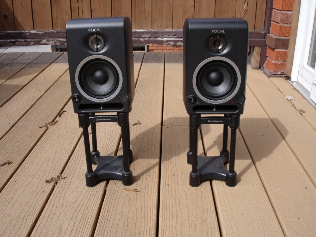Focal CMS 40 Speakers Outside - Front View